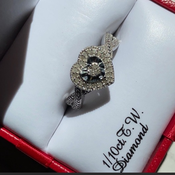 ❤️1/10cttw Diamond Ring SIZE 7 - Picture 4 of 8